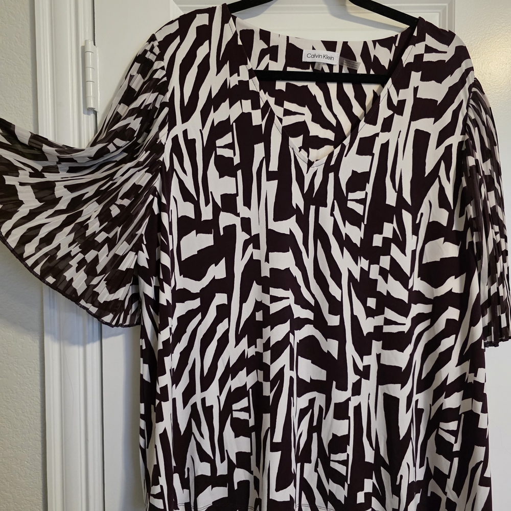 Calvin Klein Plus Size 2X Abstract Print V-Neck Blouse Bell Sleeves